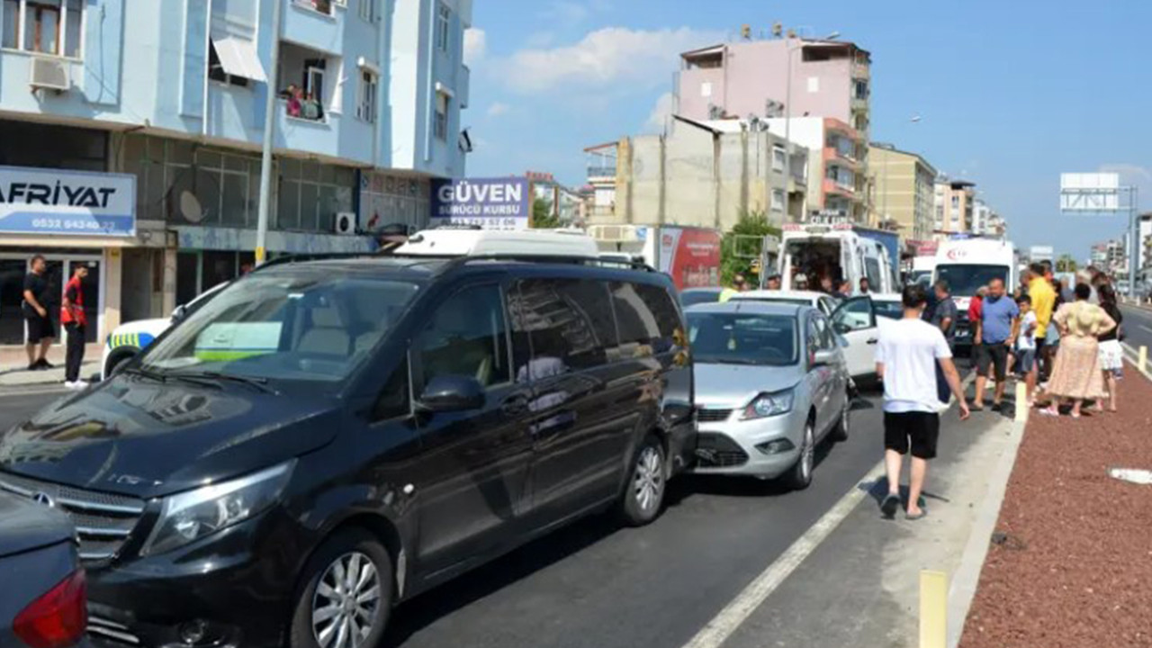 5 araç birbirine girdi: D400’de trafik kilitlendi